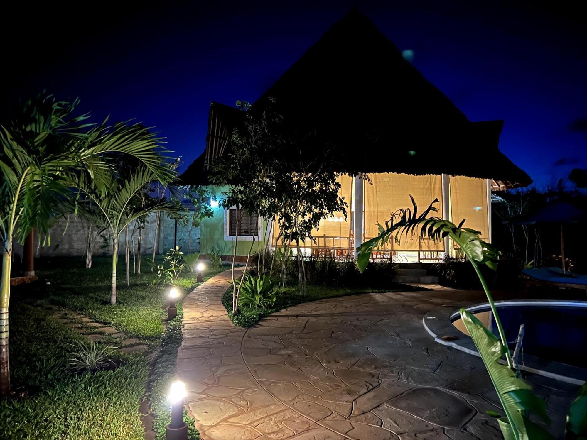 Paradiesische Villa Maisha Mazuri Mit Pool. Terrasse Und Personal Diani Beach Extérieur photo